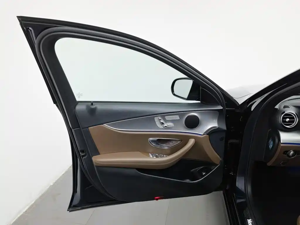 Mercedes-Benz E-Class (Import) — миниатюра 8