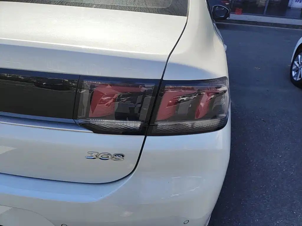 Peugeot 308 — миниатюра 8