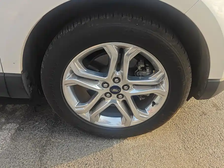 Ford Edge — миниатюра 6