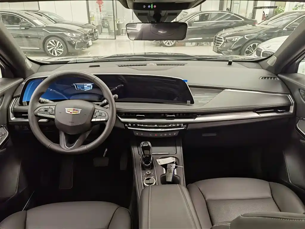 CADILLAC XT4
