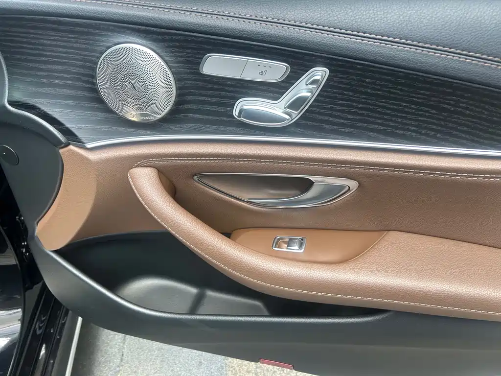 Mercedes-Benz E-Class — миниатюра 5