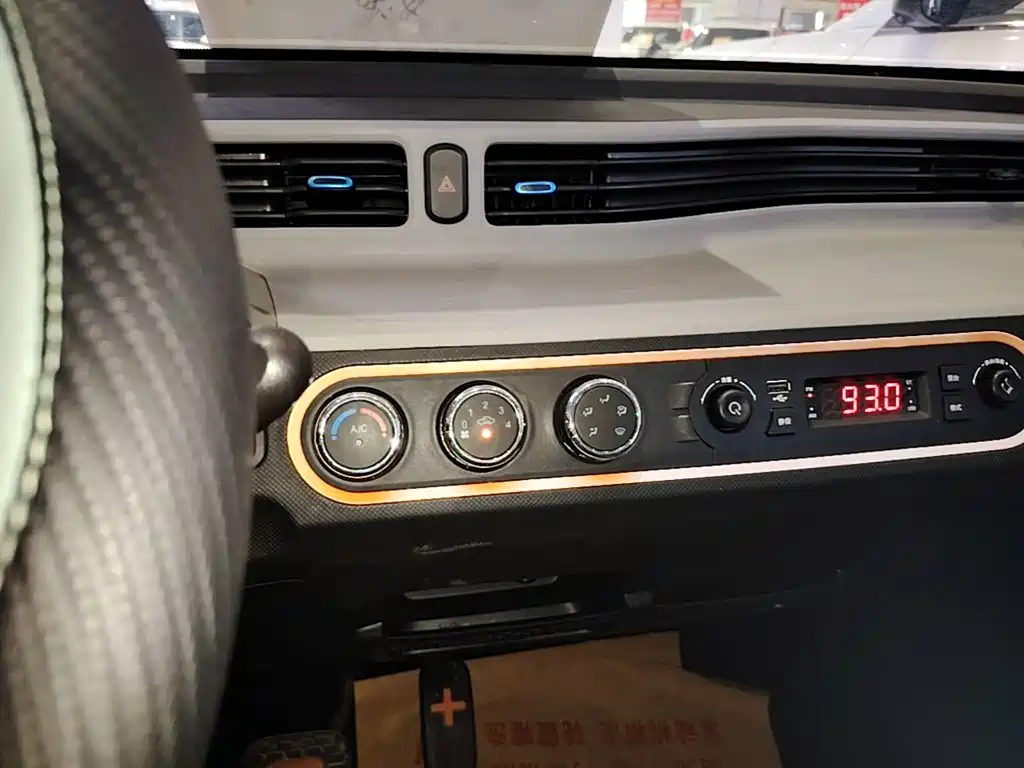 Wuling MINIEV — миниатюра 13