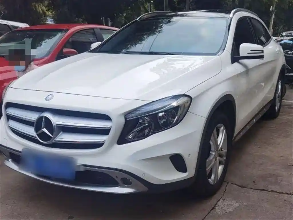 MERCEDES-BENZ  GLA