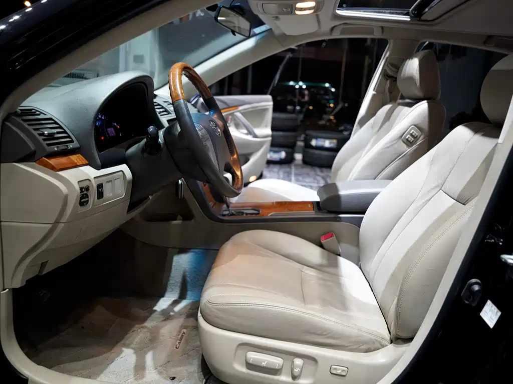 Toyota Camry — миниатюра 12