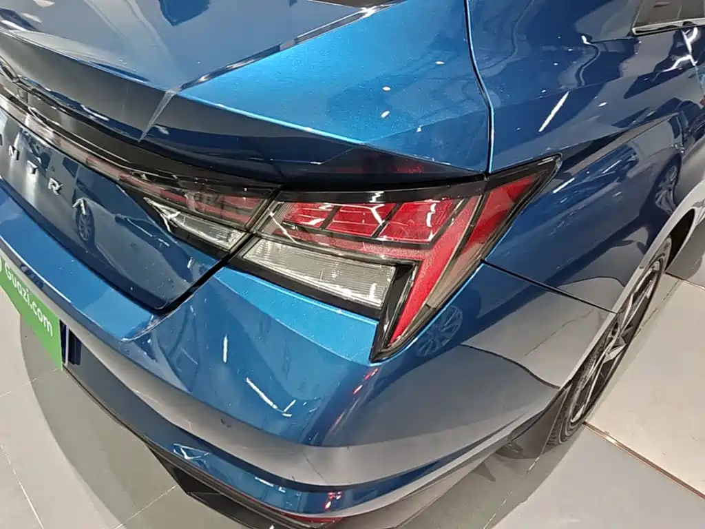 Hyundai Elantra — миниатюра 8