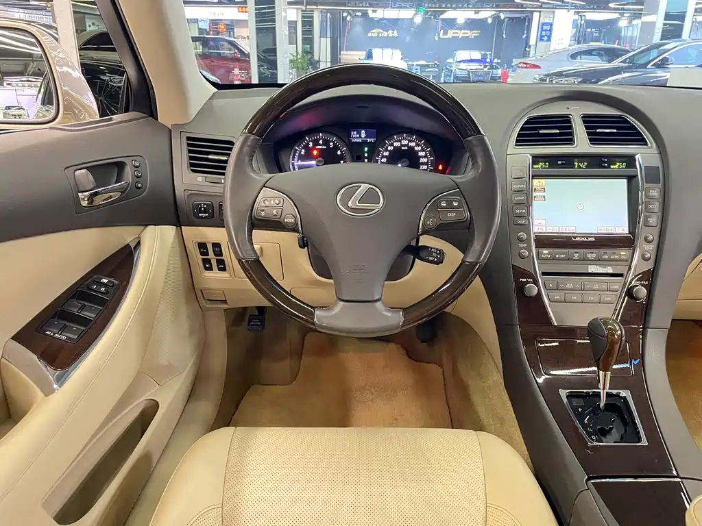 Lexus ES — миниатюра 12