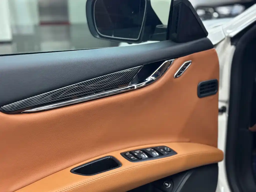 Maserati Quattroporte — миниатюра 5