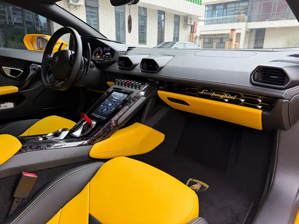 LAMBORGHINI HURACÁN