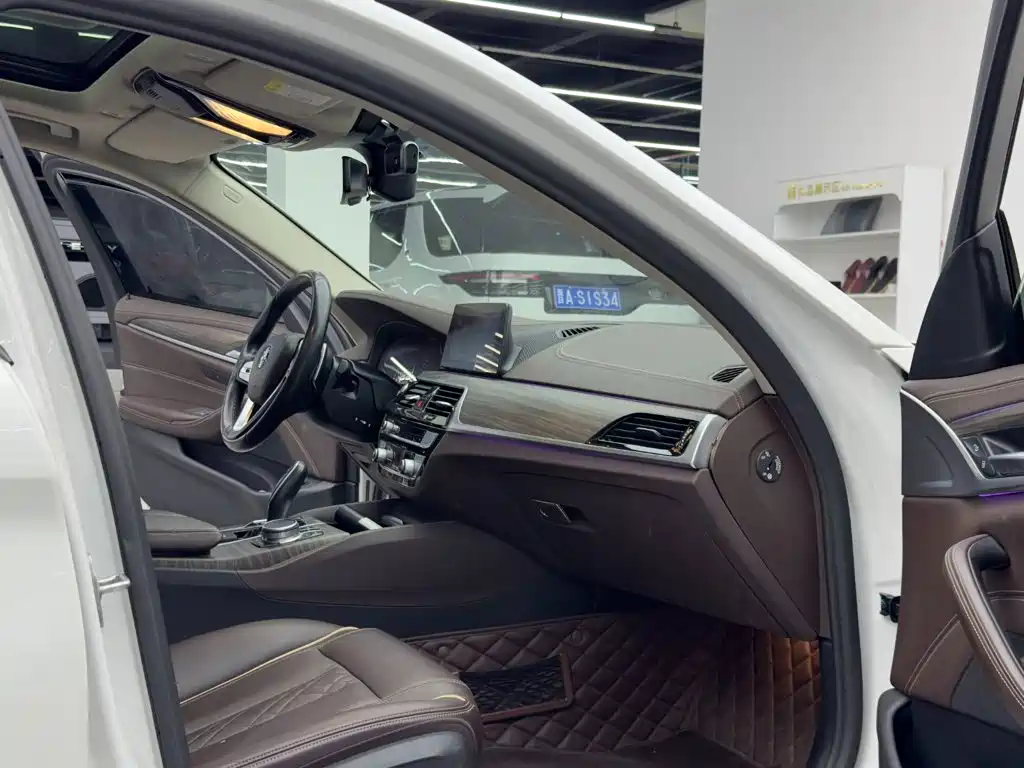 BMW 5 Series — миниатюра 10