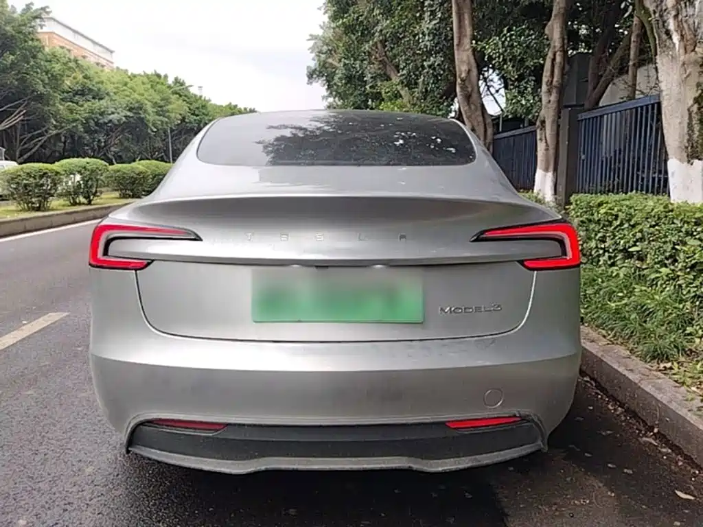 Tesla Model 3 — миниатюра 6
