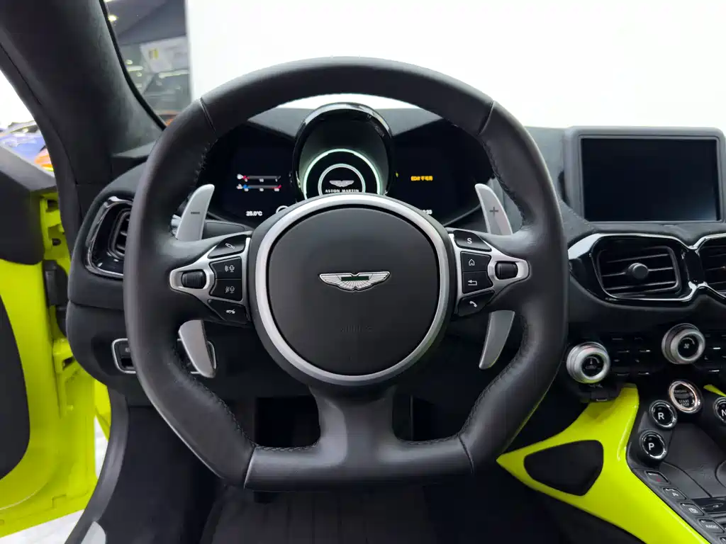 Aston Martin V8 Vantage — миниатюра 21