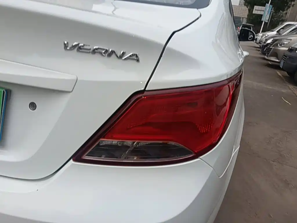 Hyundai Verna — миниатюра 8