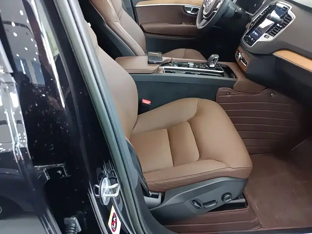 Volvo XC90 — миниатюра 25