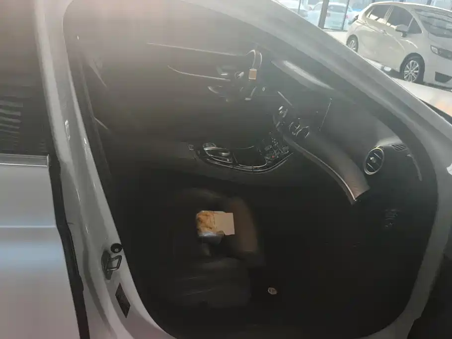 Mercedes-Benz E-Class — миниатюра 8