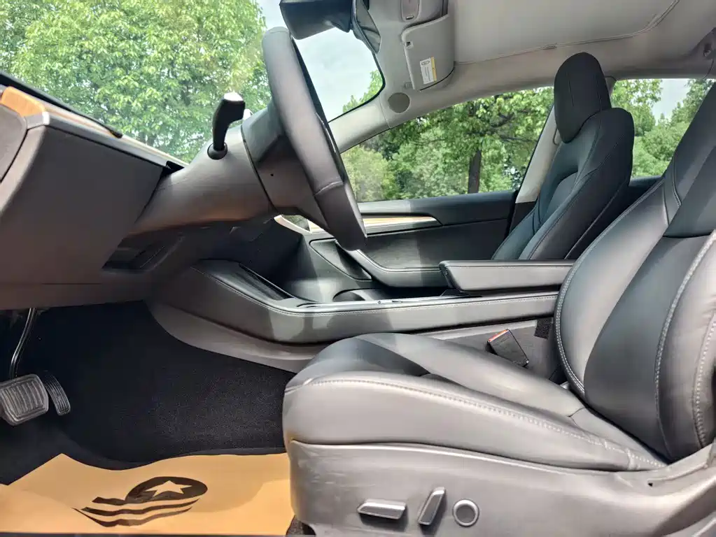 Tesla Model 3 — миниатюра 4