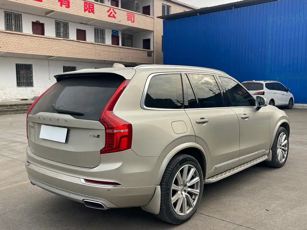 VOLVO XC90