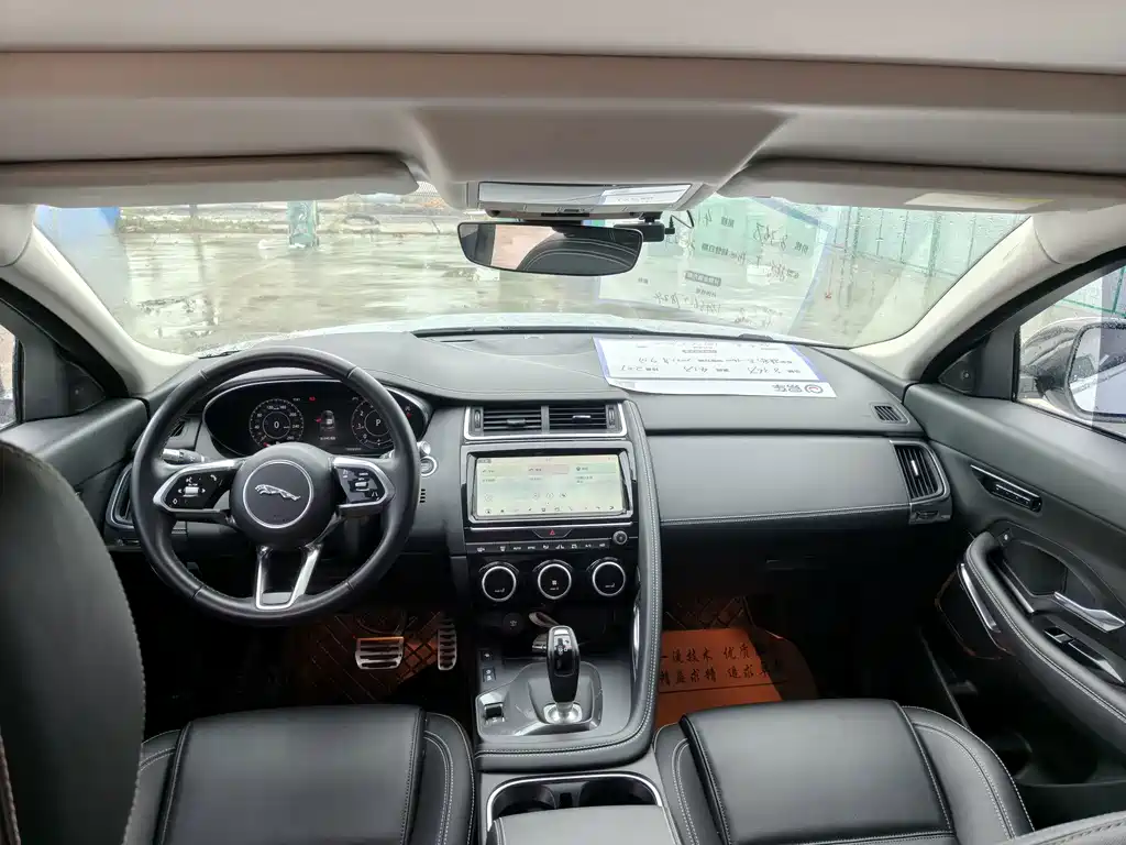 Jaguar E-PACE — миниатюра 16