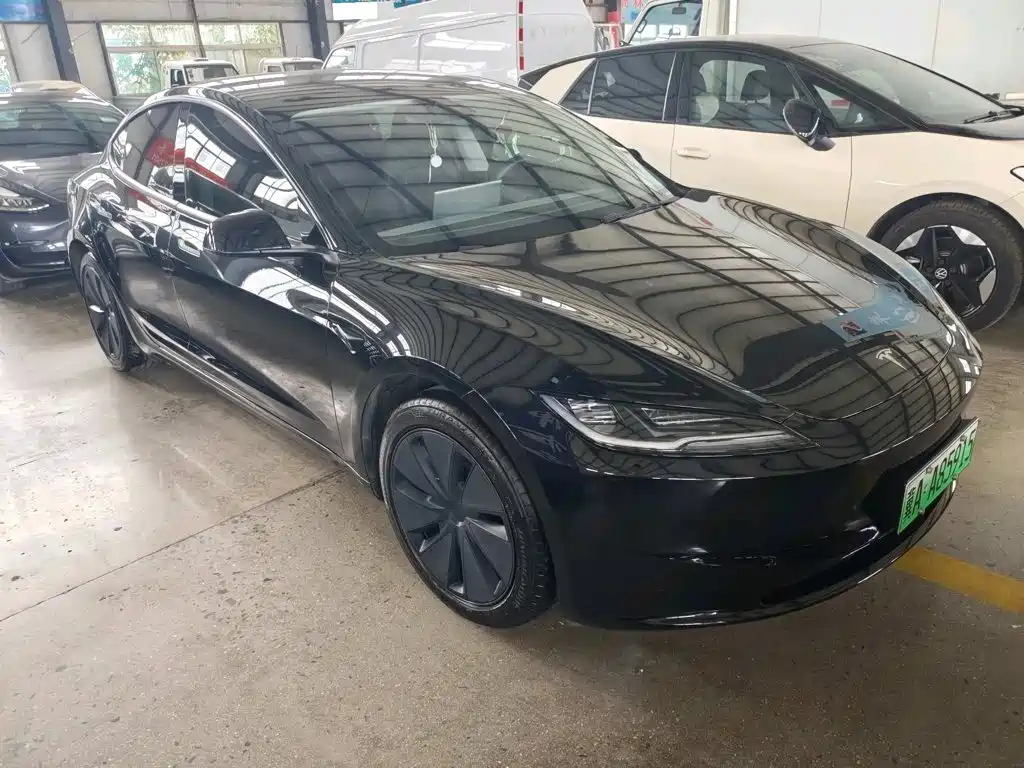 Tesla Model 3 — миниатюра 3