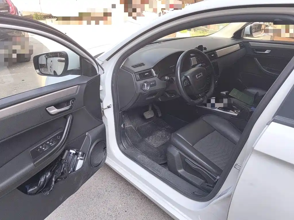 Qoros Qoros 3 — миниатюра 17