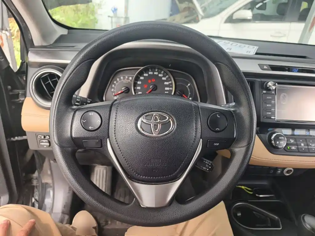 Toyota RAV4 — миниатюра 11