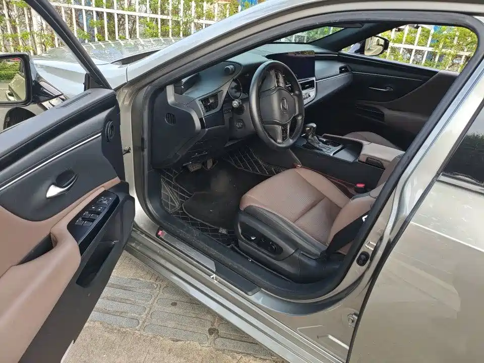 Lexus ES — миниатюра 2