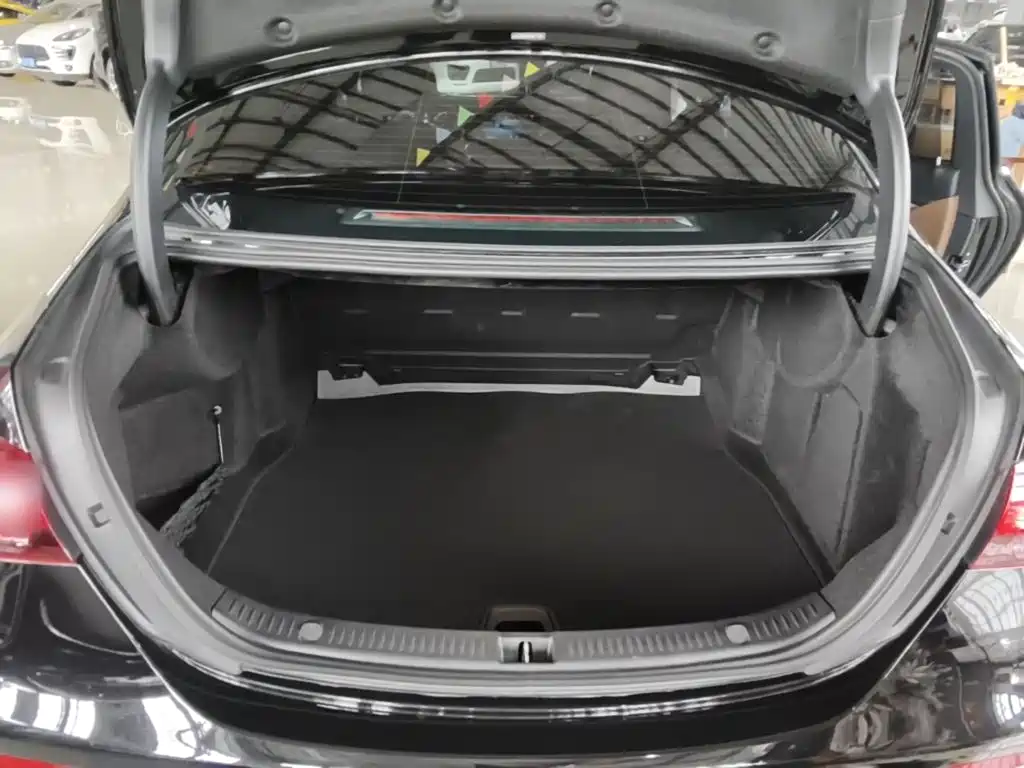 Mercedes-Benz E-Class — миниатюра 19