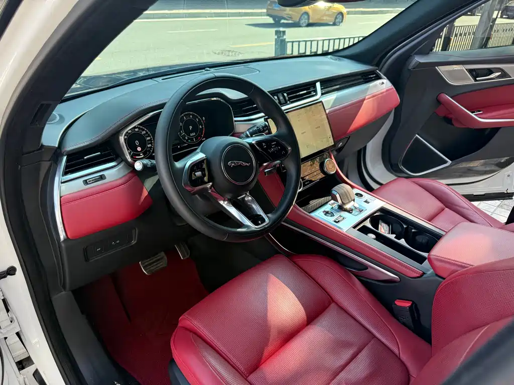 Jaguar F-PACE — миниатюра 7