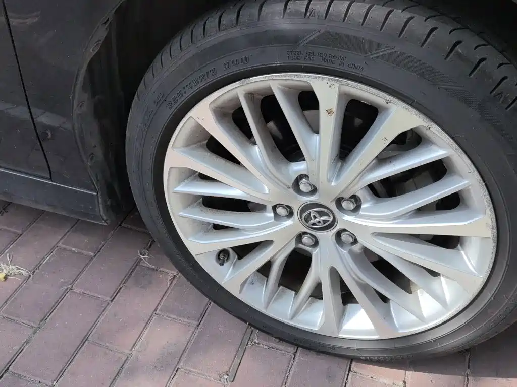 Toyota Camry — миниатюра 24