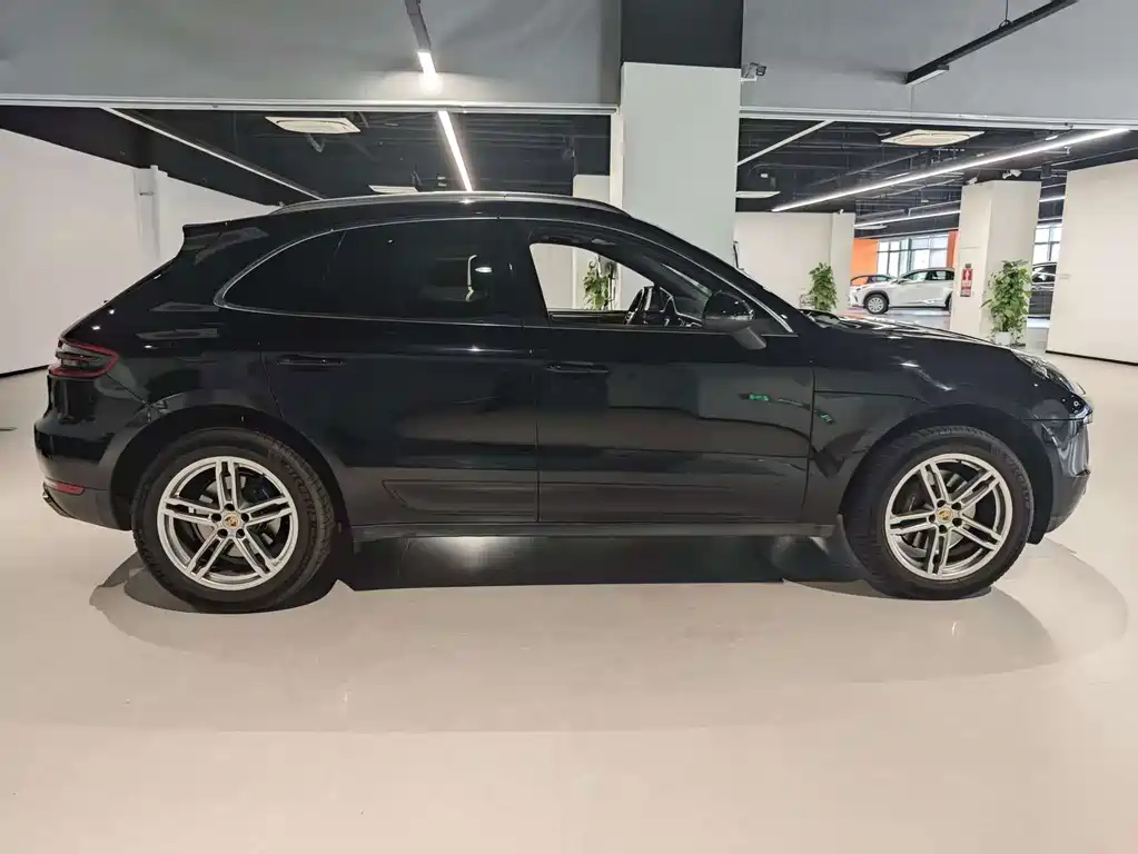 Porsche Macan — миниатюра 3