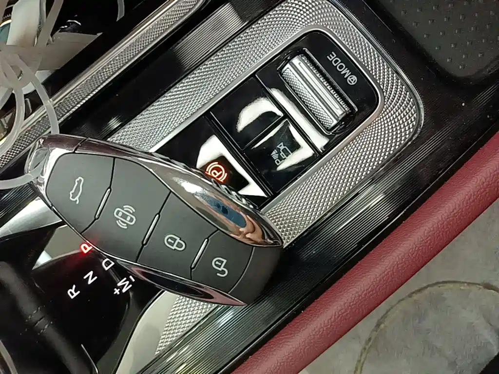 Hongqi H5 2025 2.0T AT