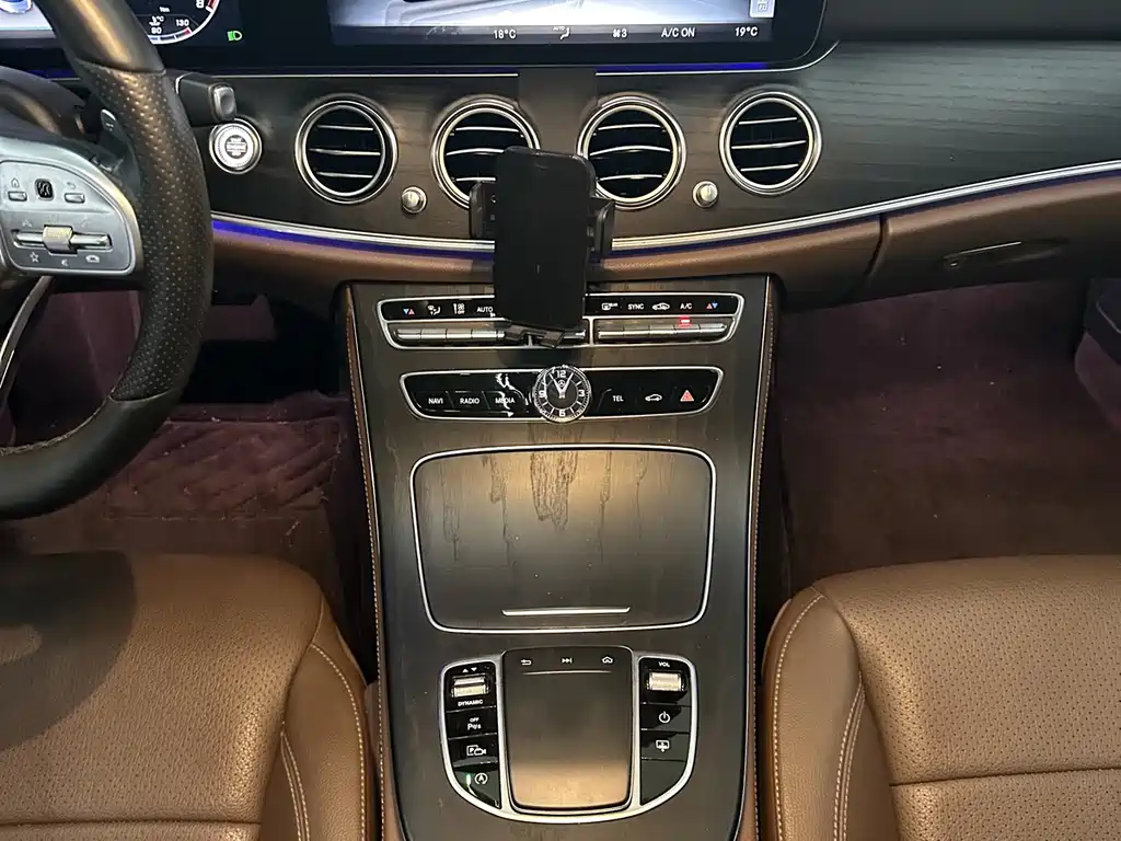 Mercedes-Benz E-Class — миниатюра 7