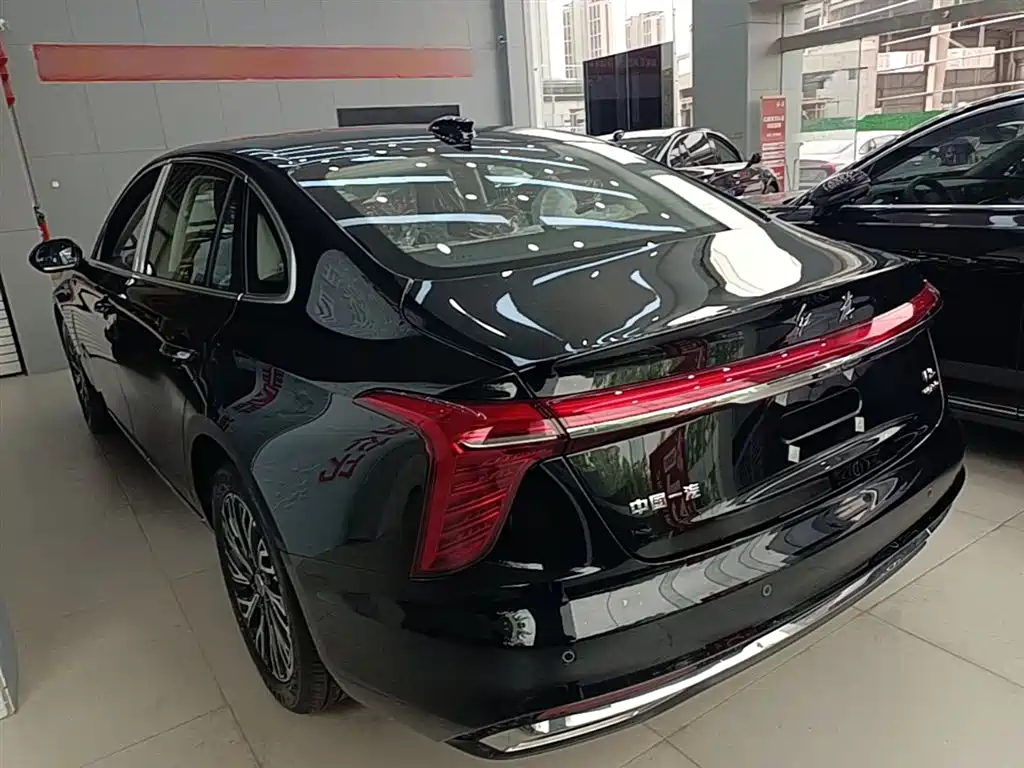 Hongqi H5 2025 2.0T AT