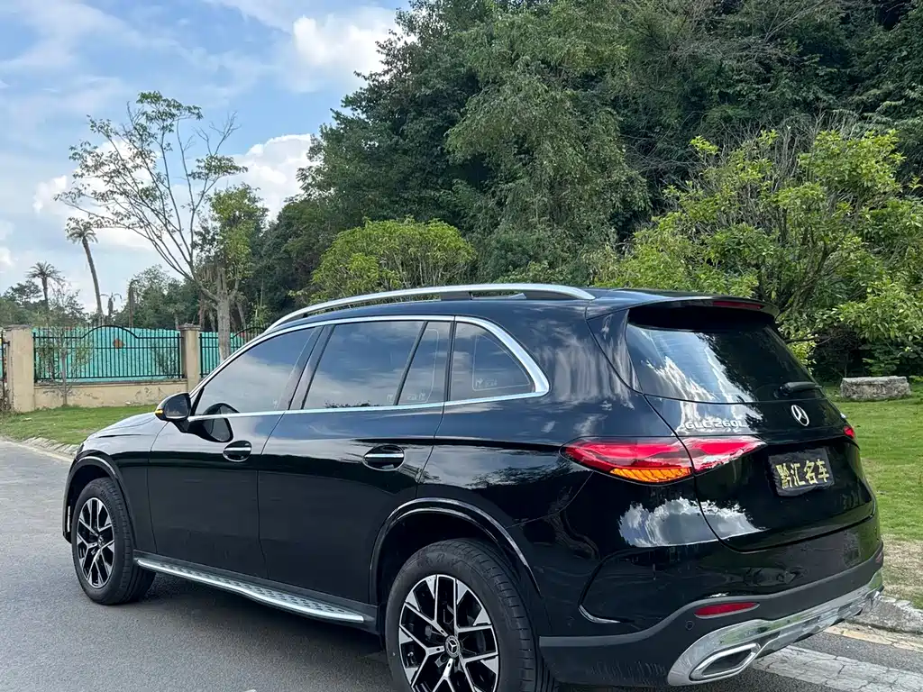 Mercedes-Benz GLC 2023 GLC 260 L 4MATIC 5 мест