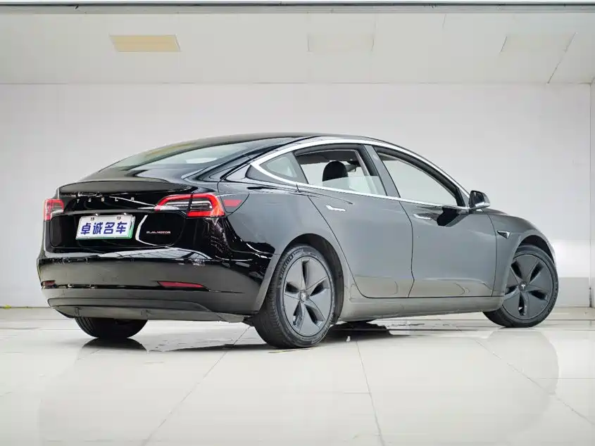Tesla Model 3 — миниатюра 13
