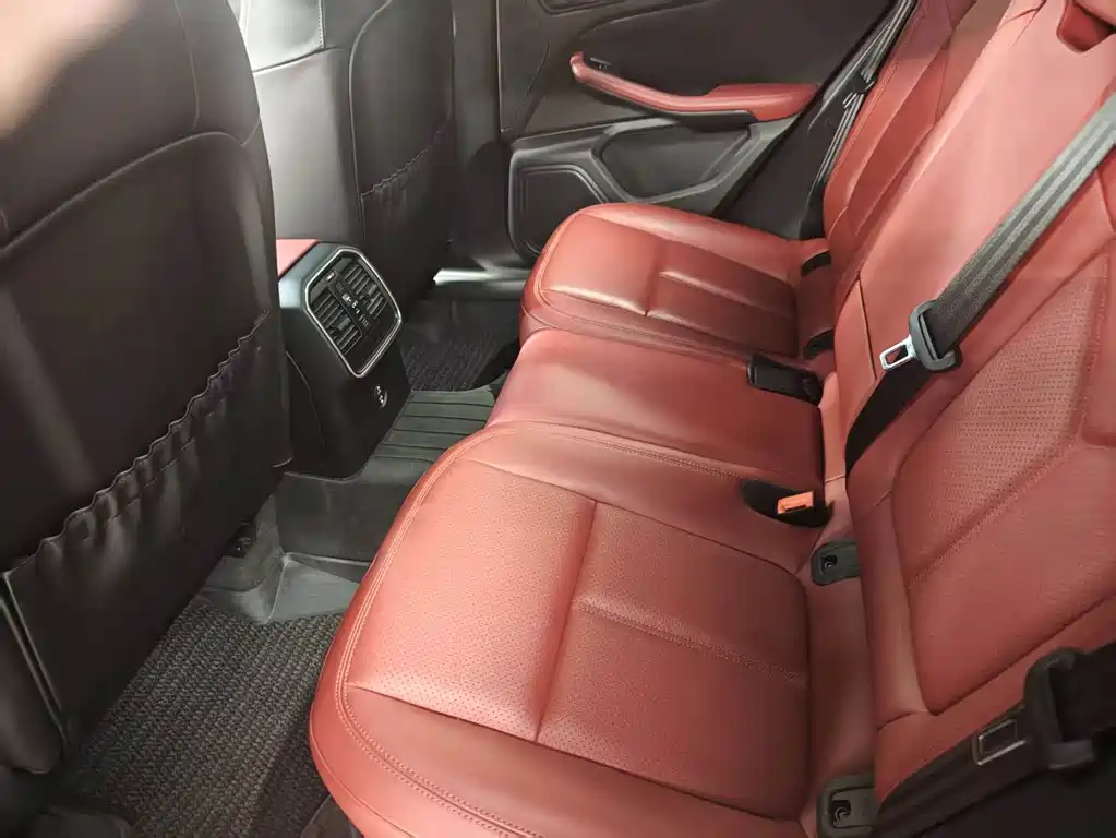 Porsche Macan — миниатюра 9
