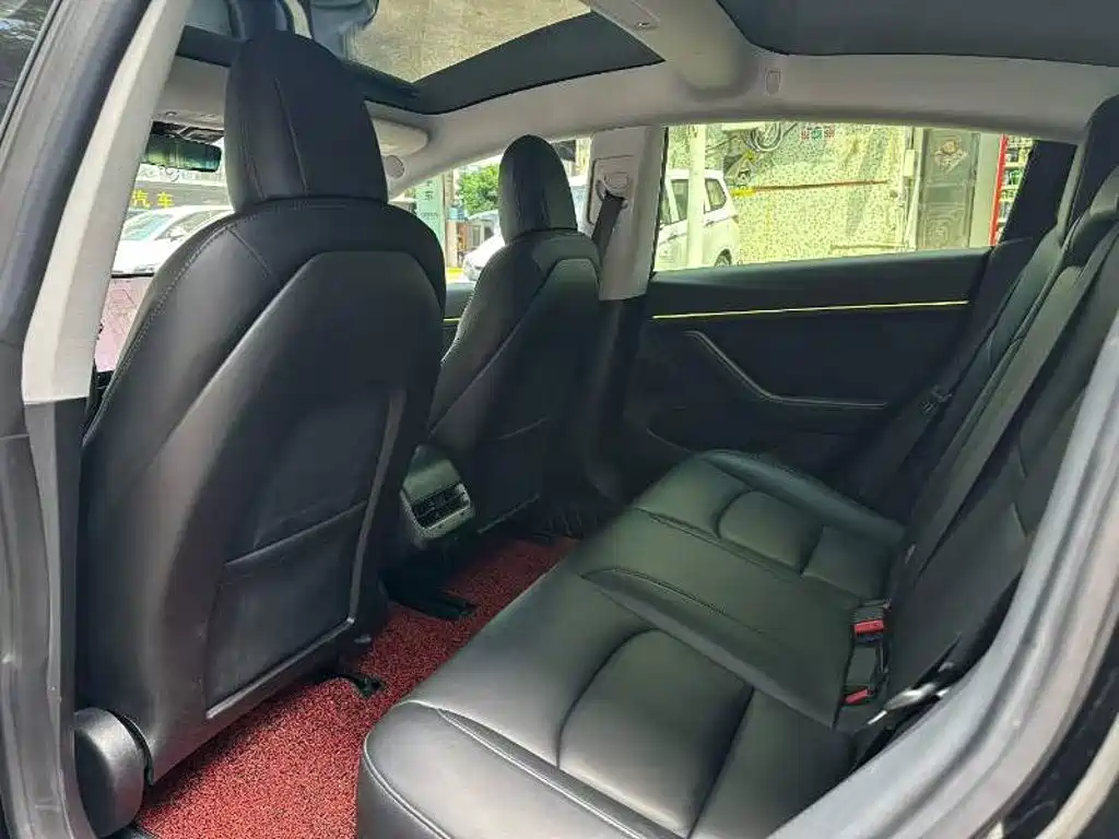 Tesla Model 3 — миниатюра 6
