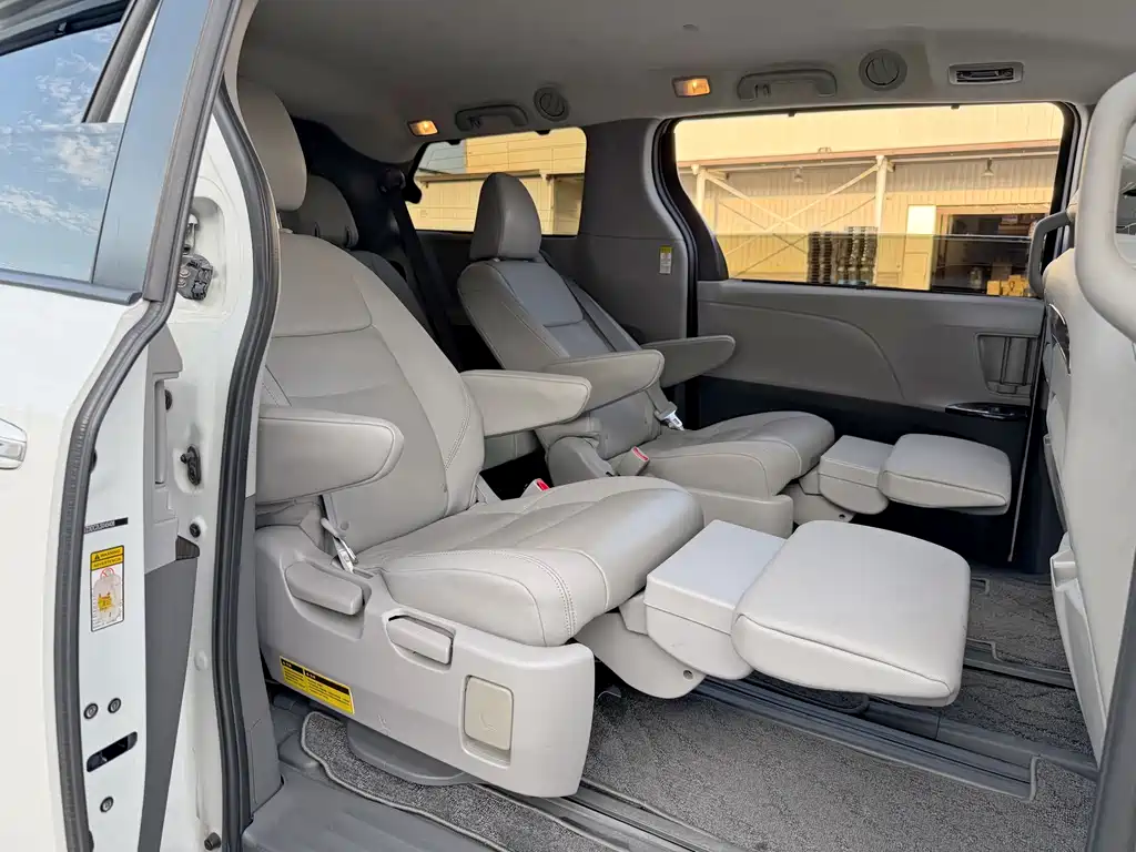 Toyota Sienna — миниатюра 15