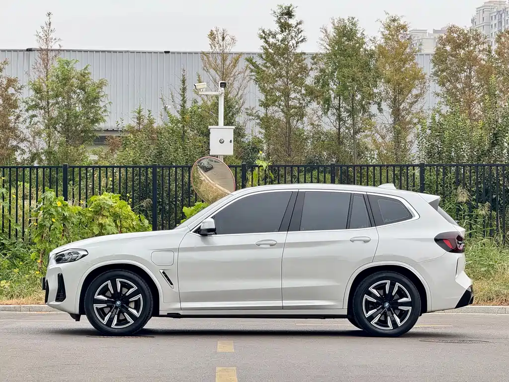BMW iX3 — миниатюра 3