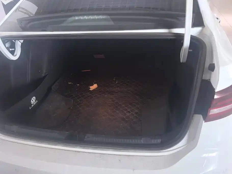 Volkswagen Lavida — миниатюра 4