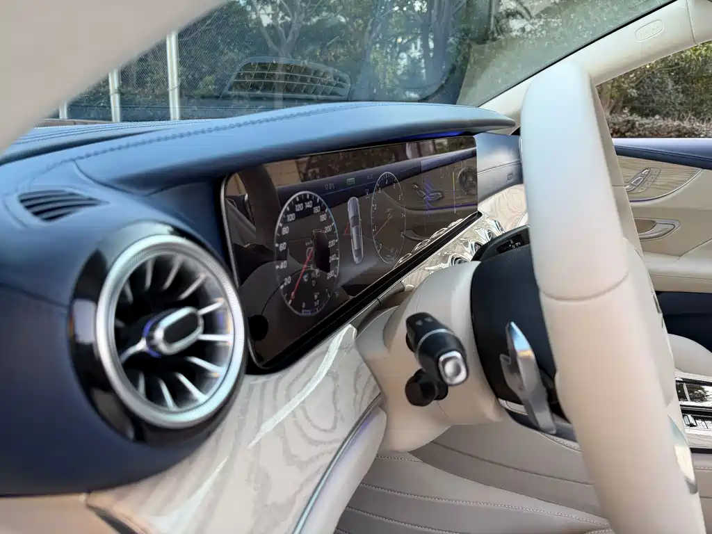 Mercedes-Benz E-Class (Import) — миниатюра 26