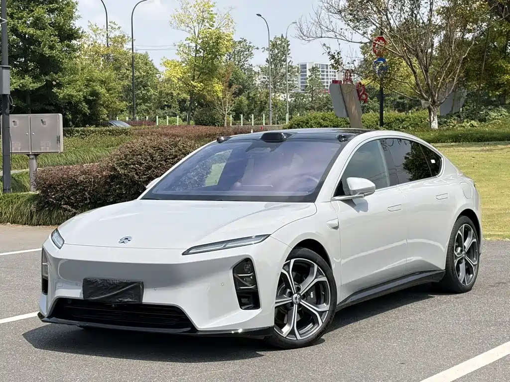 NIO ET5