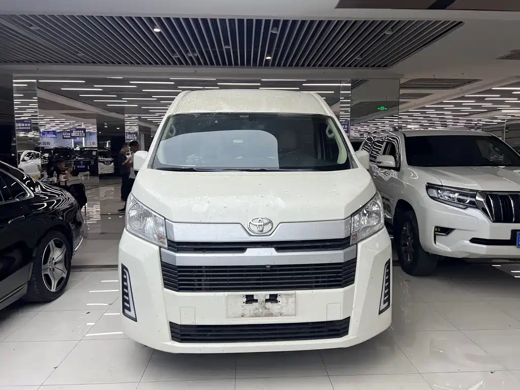 Toyota Hiace — миниатюра 2