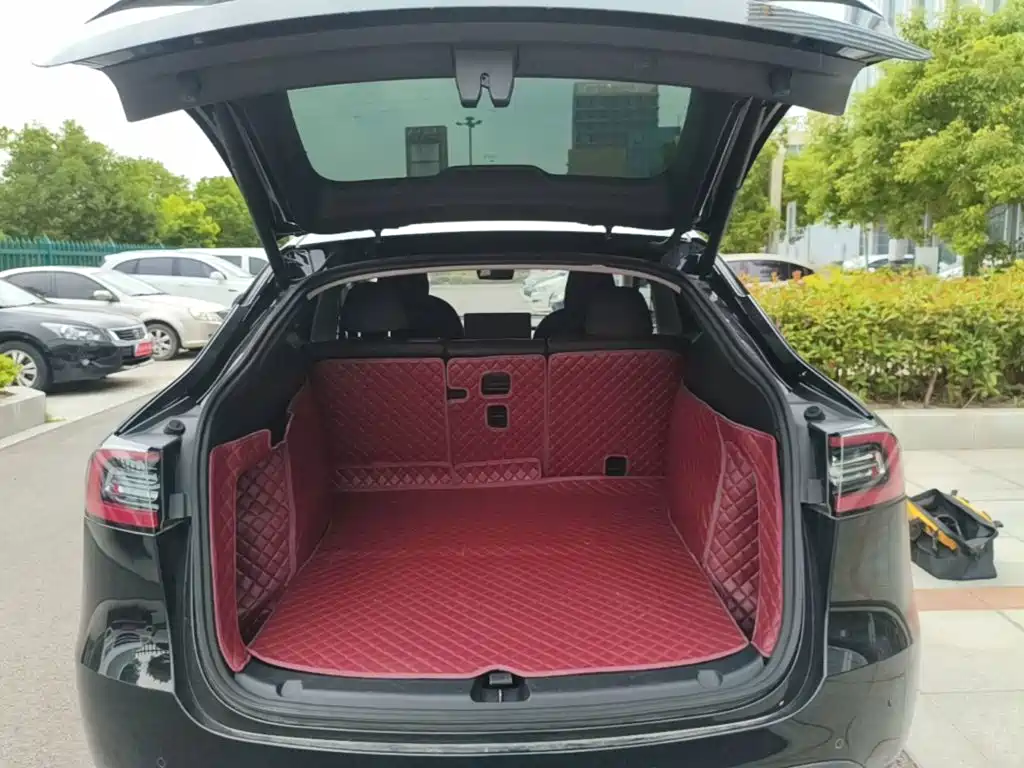 Tesla Model Y — миниатюра 19