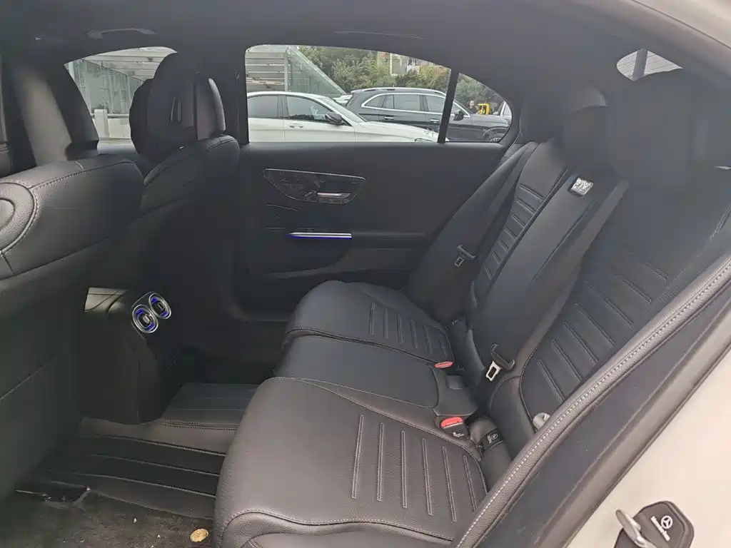 Mercedes-Benz C-Class — миниатюра 9