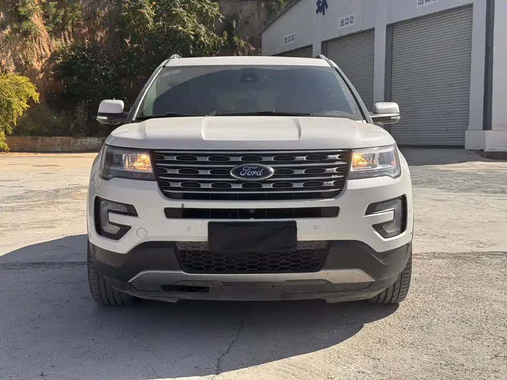 Ford Explorer (Import) — миниатюра 2