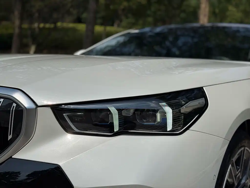 BMW 5 Series — миниатюра 4