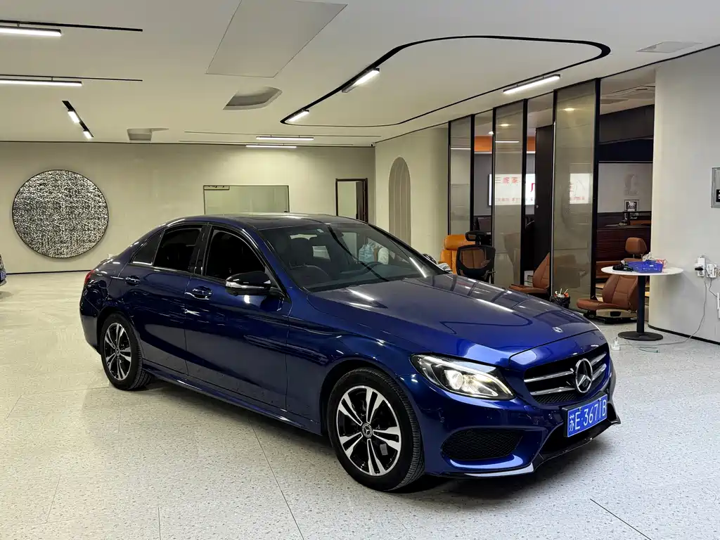 Mercedes-Benz C-Class — миниатюра 3