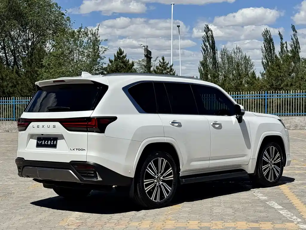 Lexus LX 2025 700h
