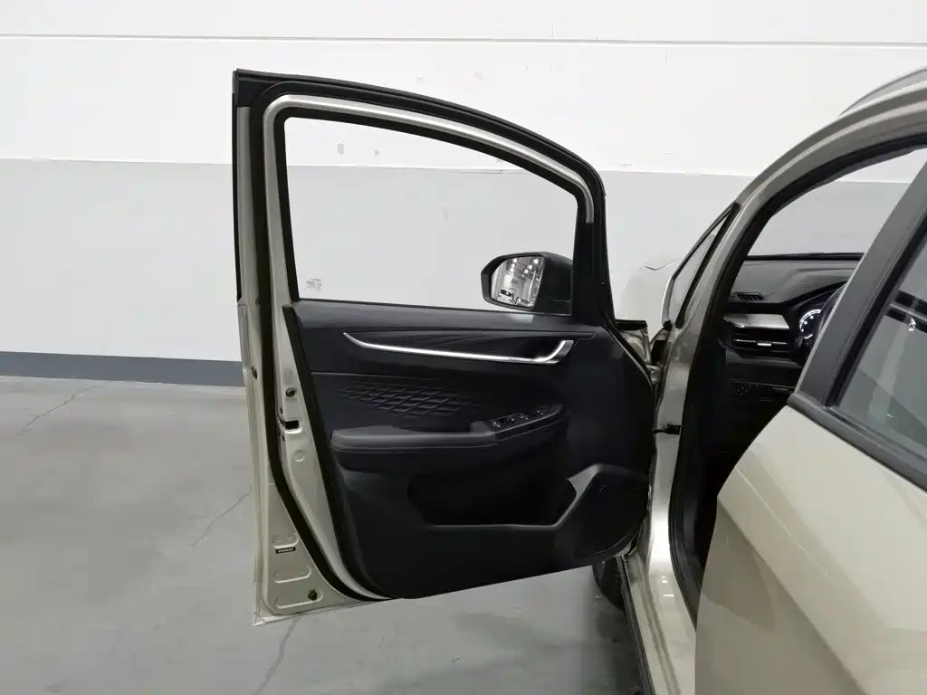 Geely Vision X3 — миниатюра 8