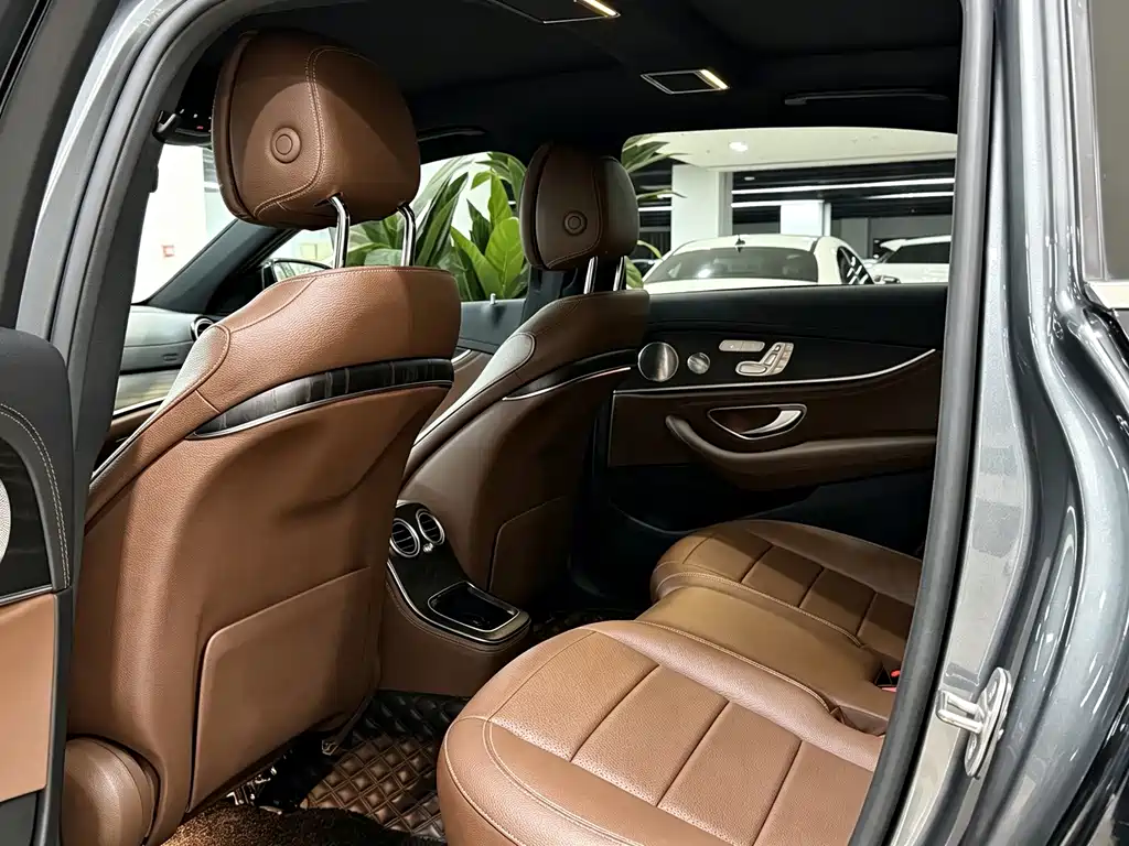 Mercedes-Benz E-Class — миниатюра 5